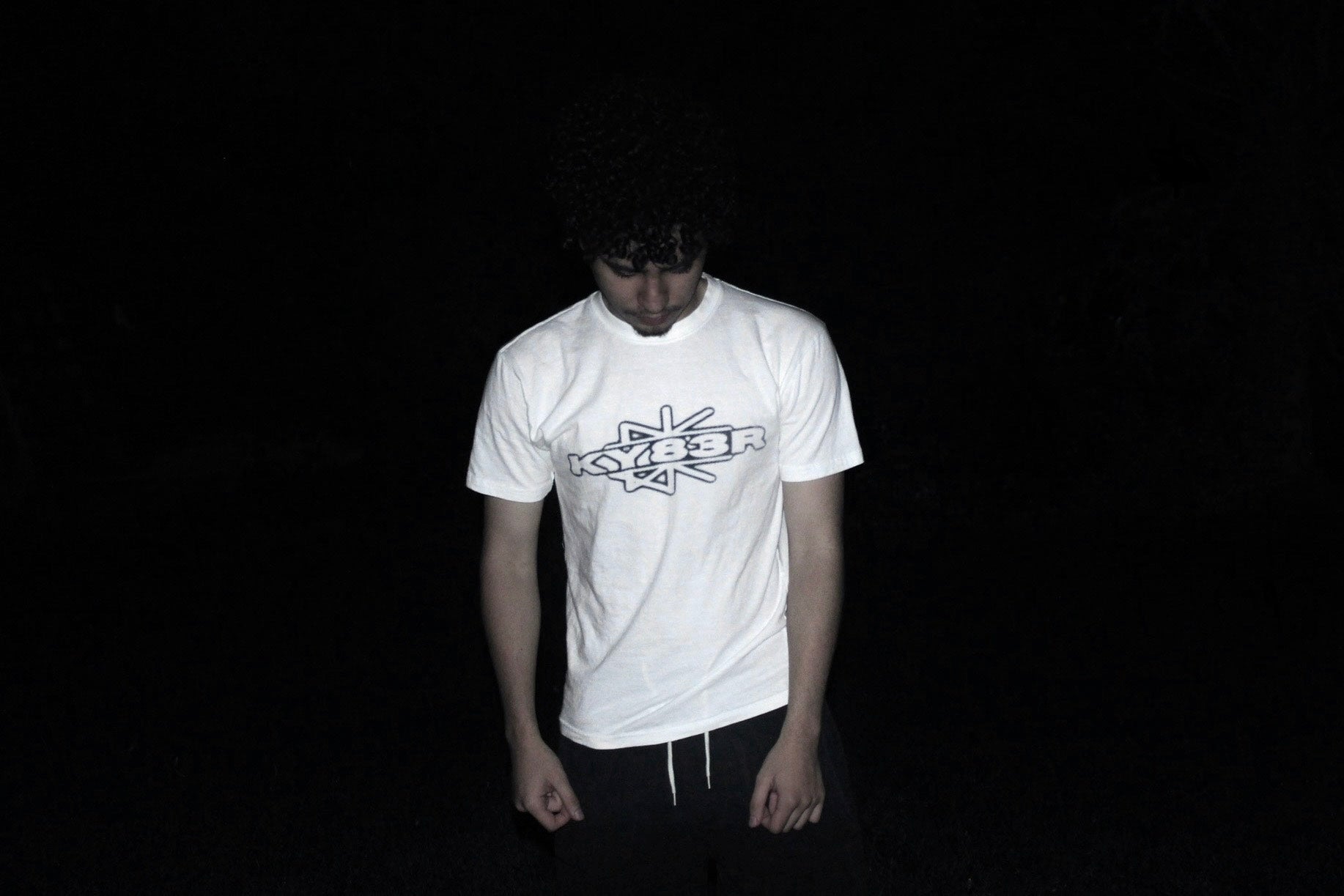 WHITE SPLIT STAR TEE