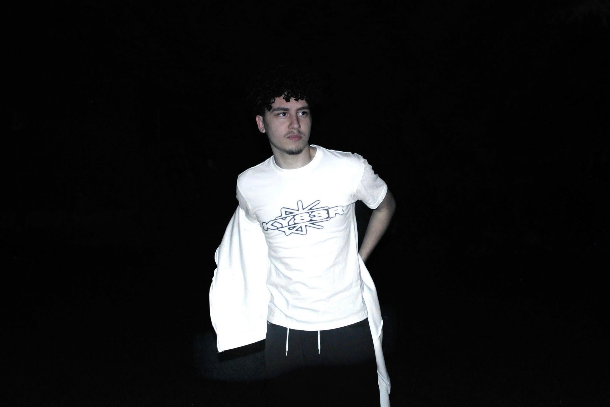 WHITE SPLIT STAR TEE