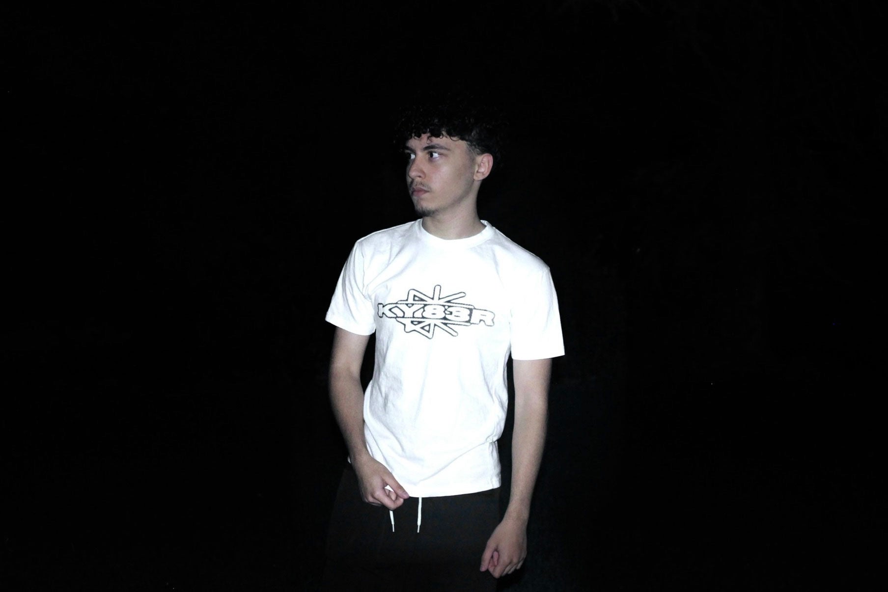 WHITE SPLIT STAR TEE