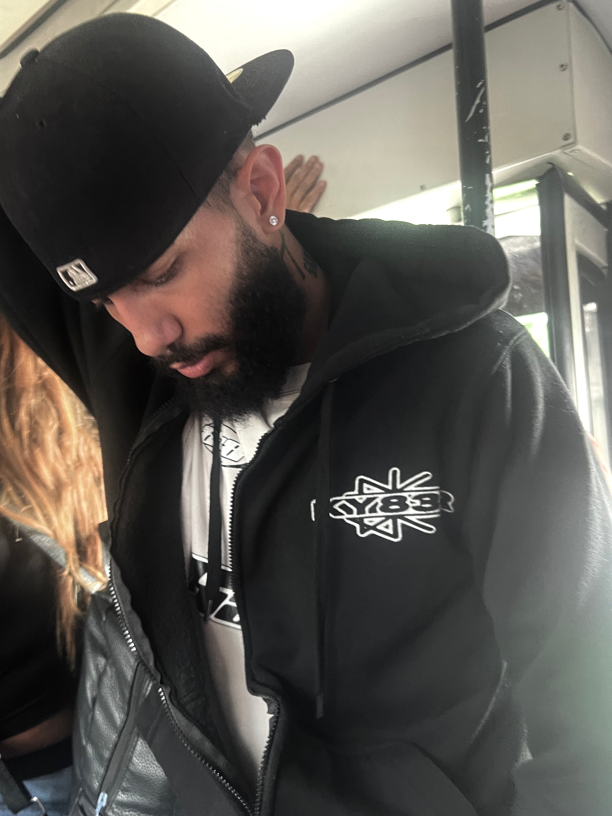 BLACK SPLIT STAR ZIP UP